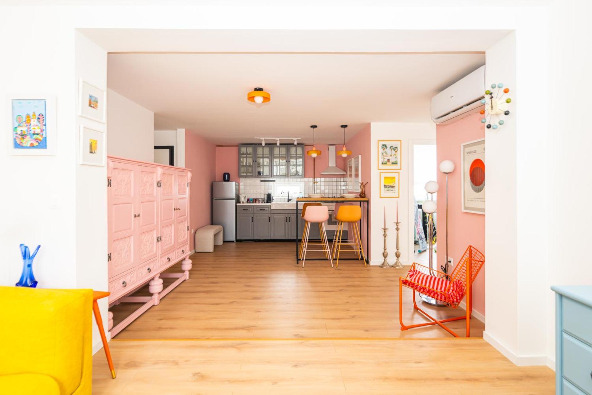 Apartment Colorful 3-bedroom Sarajevo