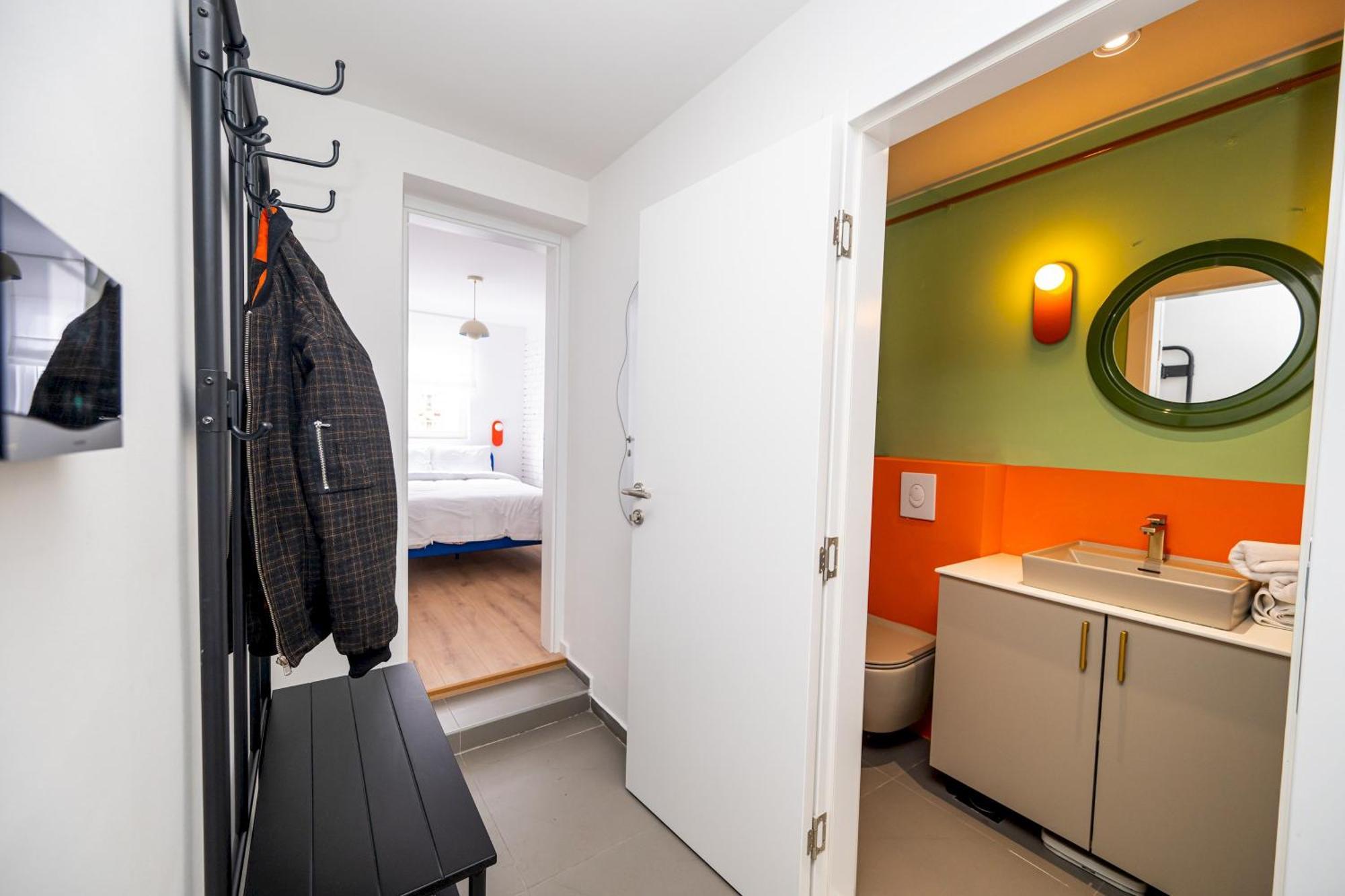 Apartment Colorful 3-bedroom