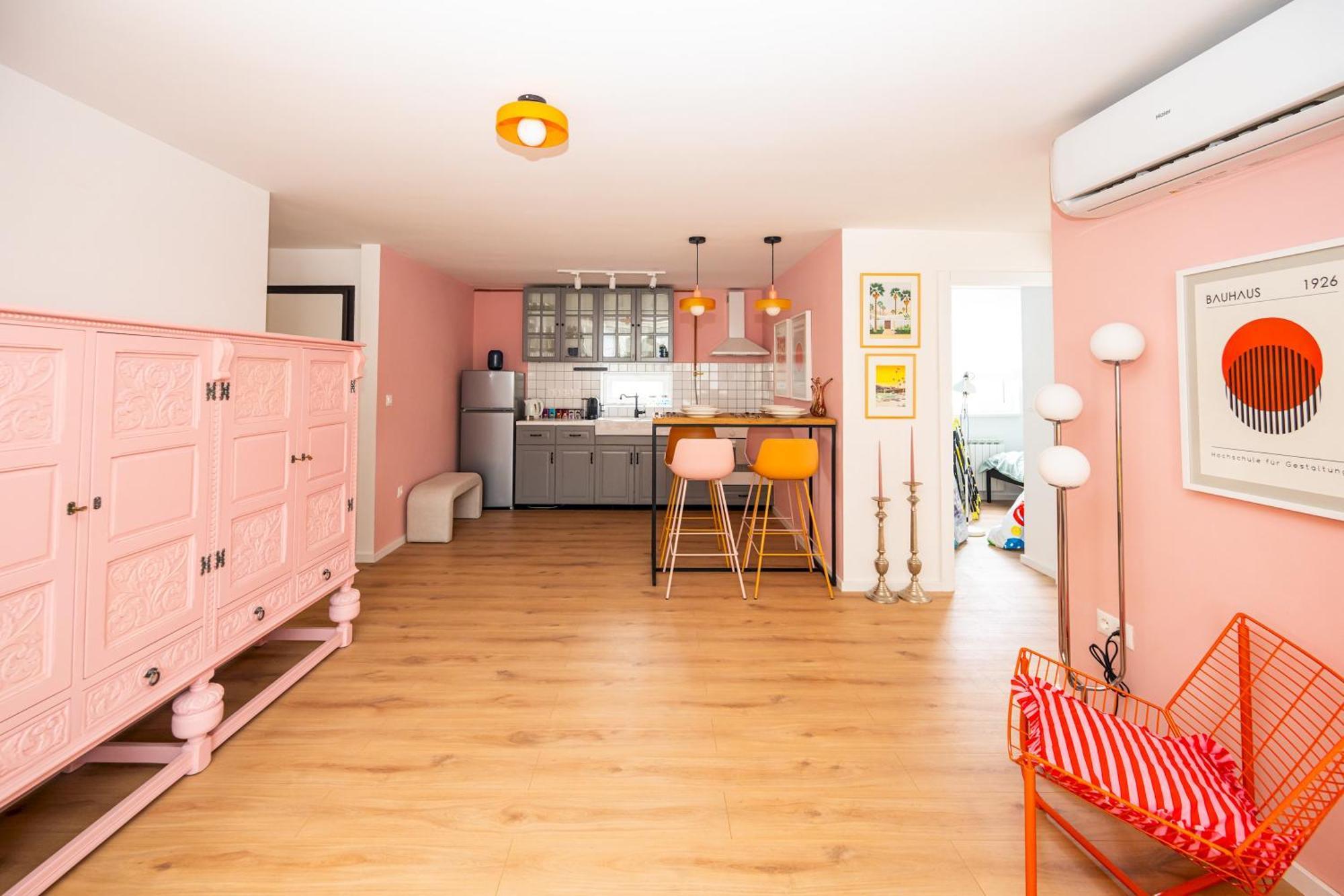 Apartment Colorful 3-bedroom