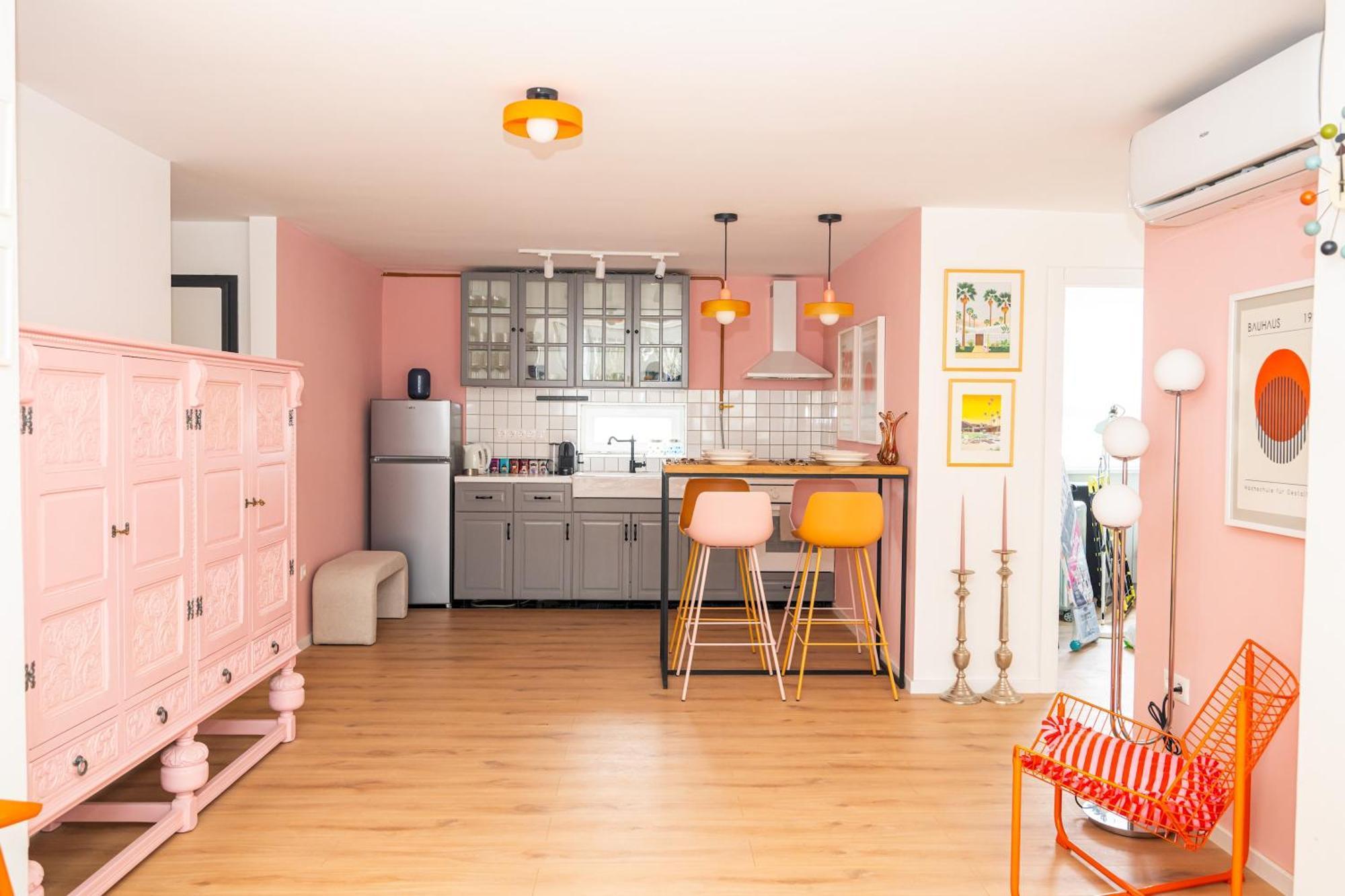 Colorful 3-bedroom
