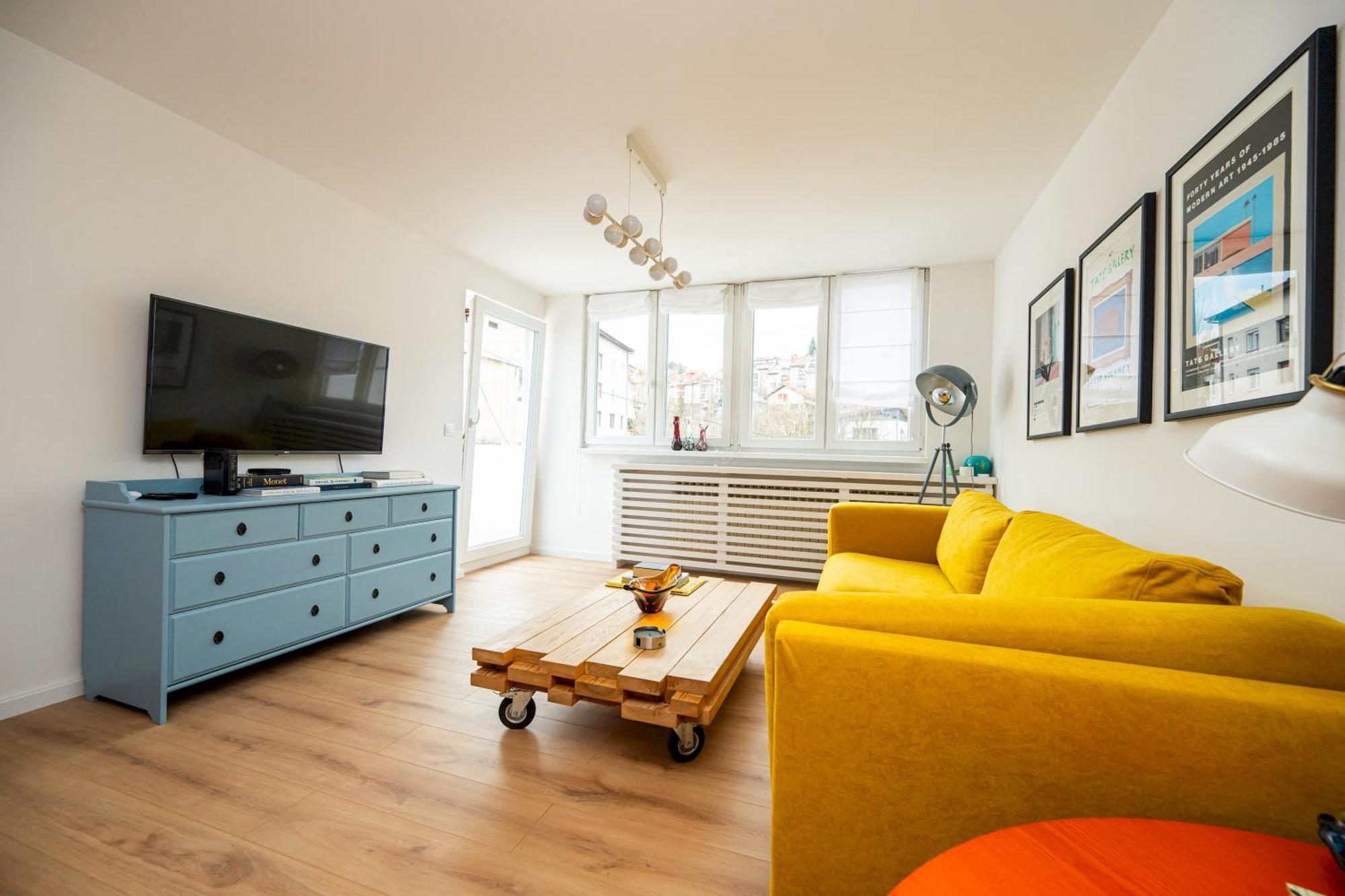 Colorful 3-bedroom Apartment *
